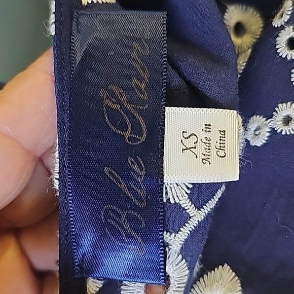 Eylet enbroidery blue rain ruffle top. Blue‎ and white XS. Balloon sleeve… - Picture 9 of 11